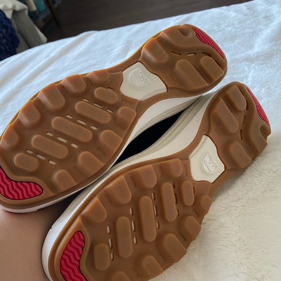 Sorel Women’s Ona Low Sneakers in Black Suede with White Platform Bottom Size 10 - Picture 9 of 13